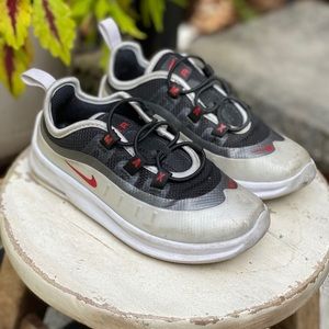 Nike air max’s axis